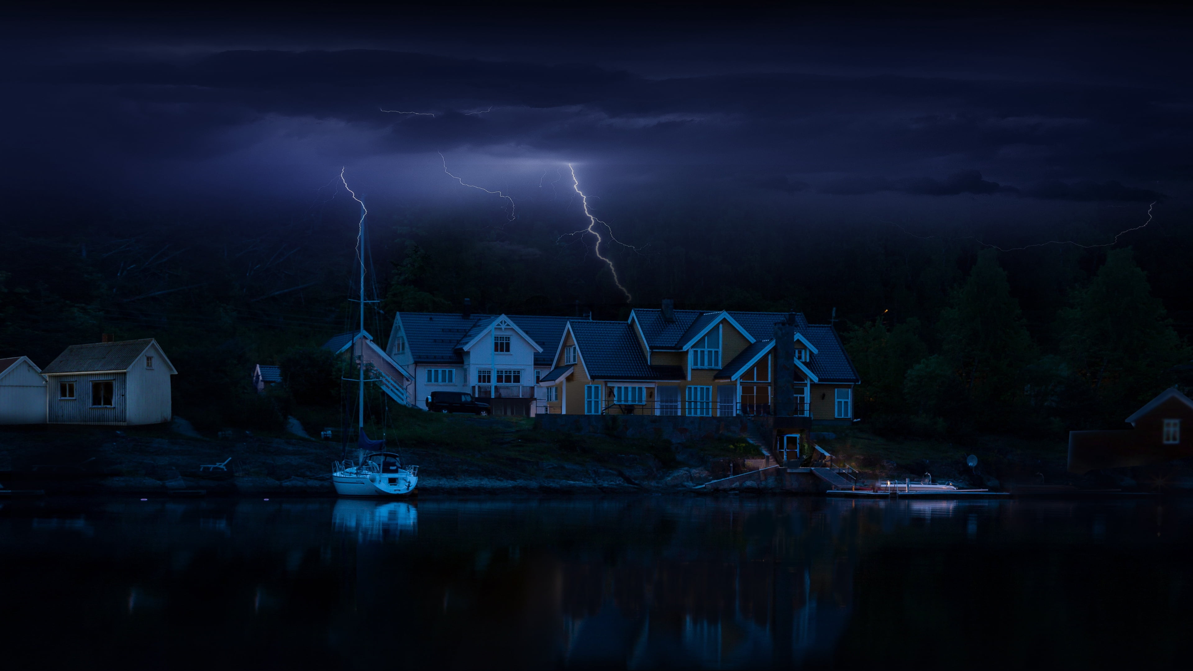 DELTA Pro's capacity starts at 3.6kWh. Enough for hours of heavy-duty use. It doesn't stop there either, expand all the way to an industry leading 25kWh by adding another unit, Extra Batteries and Smart Generators. That'll keep you going even during extended blackouts.